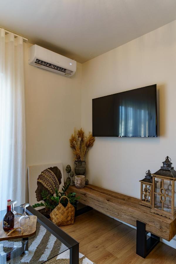 Graffitisuites#Cactus Thessaloniki Exterior photo